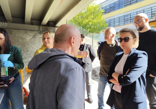 Wiceminister Adriana Porowska pod cieszyńskim wiaduktem. Sobota Fundacji „Najpierw Człowiek” inna niż wszystkie | WIDEO, ZDJĘCIA