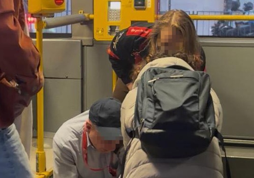 Dramat w linii 517. 18-latka przestała oddychać. To, co stało się później poruszyło internautów