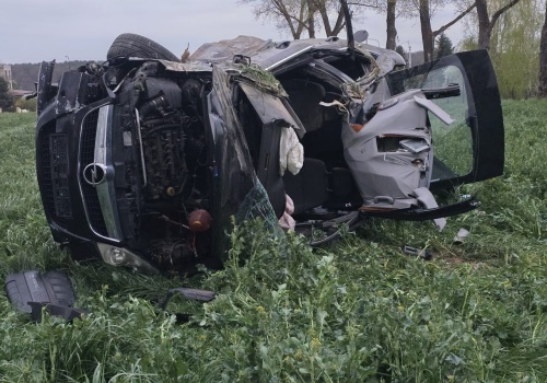 Lublin: roztrzaskał Opla na drzewie, był nietrzeźwy. Zobacz nagranie wypadku