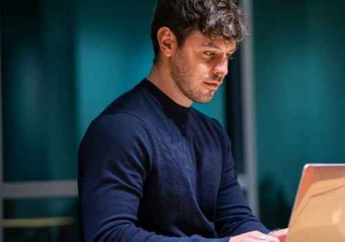 Zawał nie tylko u seniorów – stres i praca zwiększają ryzyko chorób serca