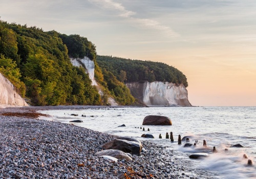 Bałtyk jak z widokówki. Na tej wyspie zobaczysz białe klify i Tron Królewski