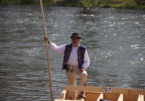 Kard. Ryś poświęcił łodzie flisackie; ruszył sezon spływów przełomem Dunajca