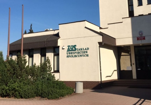 Praca w ZUS na Podkarpaciu – oferty w Krośnie i Przeworsku. Sprawdź wymagania i terminy