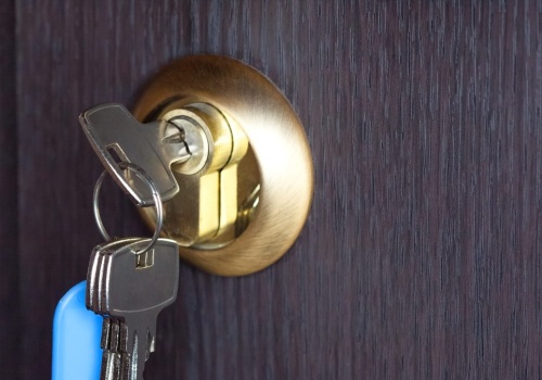Zostawiasz klucz w zamku na noc? Narażasz się na duże straty