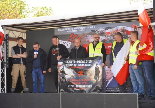 Rolnicy wyszli na ulice. „20 groszy u nas, 4 zł w sklepie. Gdzie znika kasa?”