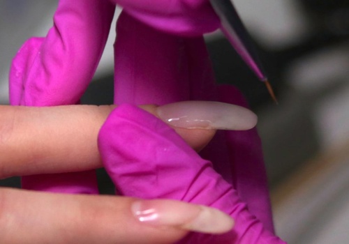 Nikt by na to nie wpadł. Najmodniejsze paznokcie? French odwrócony o 180 stopni