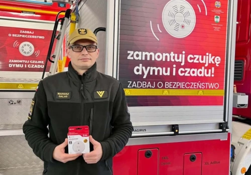 Czujki czadu i dymu trafiły do mieszkań w Jaworznie