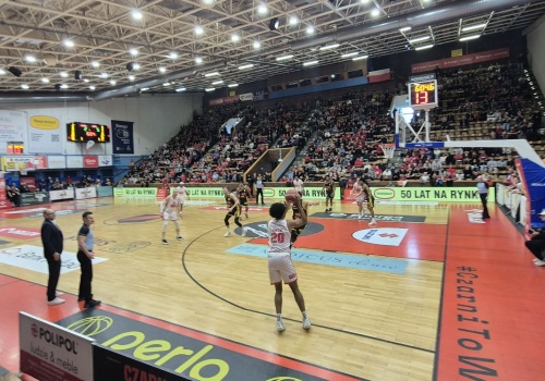 Osłabiony Trefl lepszy od Czarnych w derbach Pomorza. Nie przeszkodziły pudła z rzutów wolnych