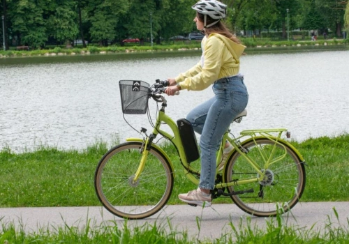 Milion e-rowerów na polskich drogach. A co kryje się w ich bateriach?