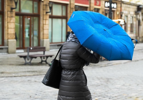 Ostrzeżenia przed silnym wiatrem dla 13 województw. IMGW i RCB wydały alerty