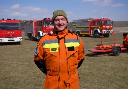 Poszukiwania zaginionych w lesie. Ćwiczenia służb w gminie Człuchów