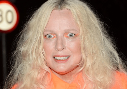 Agata Kulesza zgoliła włosy Kasi Nosowskiej na zero. Prawie pół miliona ludzi to widziało. Wideo to hit sieci