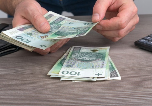 Nawet 3807 zł miesięcznie na osobę. Tak chcą pomóc po zakończeniu szkoły