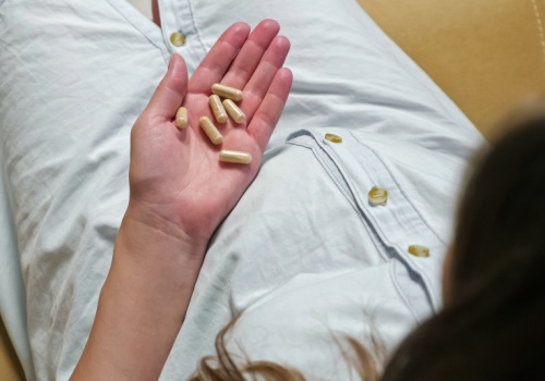 Miały odchudzać, a uszkadzają wątrobę. Polacy biorą na potęgę