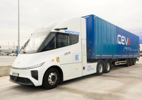 Chiński Windrose Global E700, ciągnik siodłowy jak Tesla Semi z deklarowanym zasięgiem 670 km. Następna generacja: 815+ km