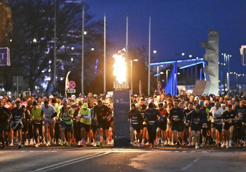 Tysiące biegaczy uczciło 100-lecie Gdyni udziałem w półmaratonie. Faworyci nie zawiedli
