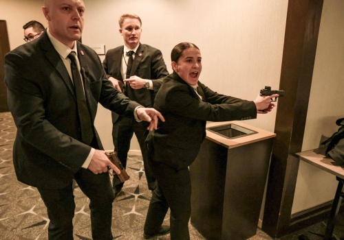 Trump ewakuowany ze spotkania z dziennikarzami. W hotelu padły strzały