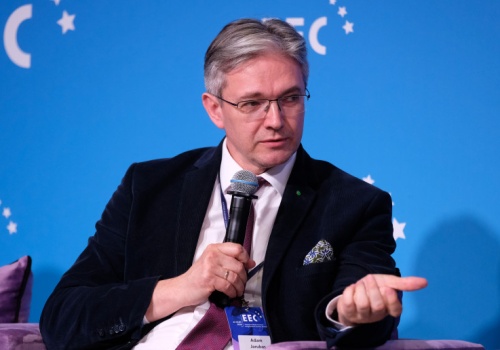 Europoseł o wyroku ws. szczepionek Pfizera: trzeba szukać porozumienia poza sądem