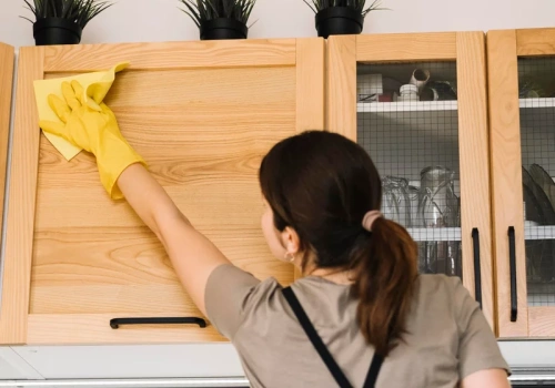 Słońce zdradza każdy ślad tłuszczu. Ten sposób czyści fronty bez smug