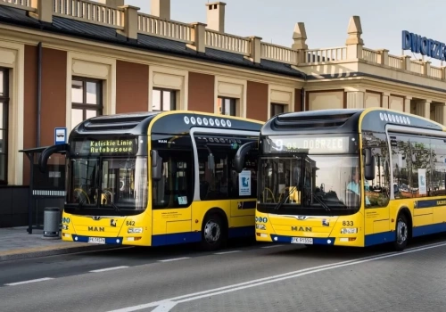 Zmiany kursów KLA w okresie „majówki”