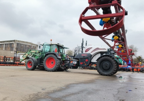 Agroma Millennium ET to zaawansowany opryskiwacz dla wymagających gospodarstw