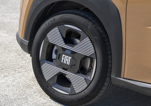 Do sieci trafiło zdjęcie nowego Fiata Fastbacka. To większy brat Grande Pandy i następca Tipo