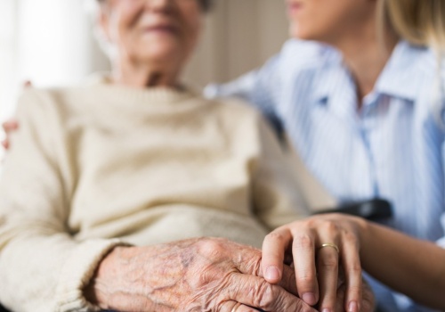 Seniorzy płacą nawet 10 tys. miesięcznie. Gdy brakuje, dopłacić musi rodzina