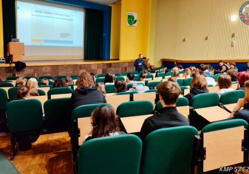 „To nie tylko wybór, to konsekwencje”. Policja edukuje młodych w Szczecinie