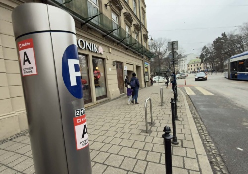 „To ostatnia niedziela…” jak śpiewał Mieczysław Fogg – z opłatami za parkowanie w strefie A