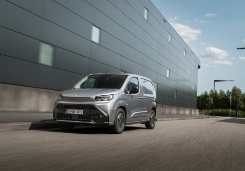 PROACE CITY liderem rynku, a elektryczne vany Toyoty nie mają konkurencji