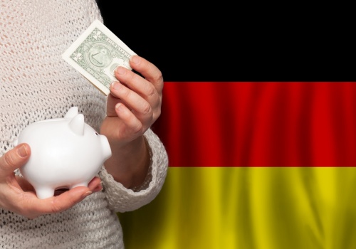 Bonus 1000 bez podatku i tańsze paliwo. Kto dostanie pieniądze?