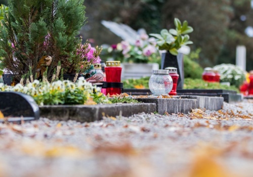 Ksiądz wprowadził nową opłatę na cmentarzach. Wierni oburzeni