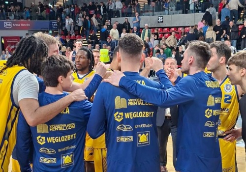 Heroiczna walka Stali i kontrowersje w końcówce. Dziki Warszawa wywożą zwycięstwo z Ostrowa