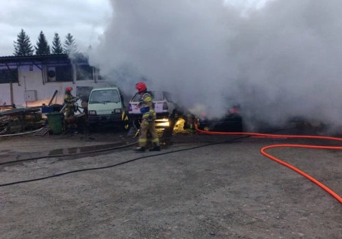 Przy Żołnierskiej w Podgórzynie spłonął warsztat samochodowy