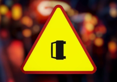 Tragiczny wypadek na trasie Pisz – Ruciane-Nida: Dwie osoby nie żyją, auta spłonęły