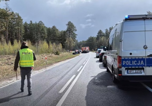 Straszna śmierć kierowców na Mazurach. Auta stanęły w ogniu. Cudem wyciągnęli nieprzytomną kobietę