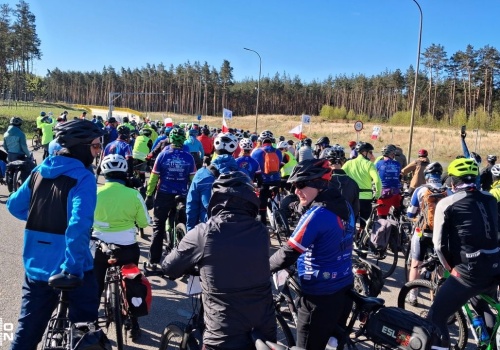 Rowerzyści opanowali tunel pod Świną
