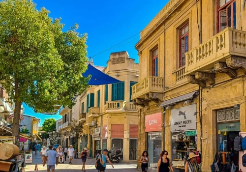 Najbardziej słoneczna stolica Europy. Kryje w sobie dwa światy