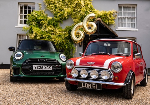 Gokartowa frajda ma już ćwierć wieku – jak BMW uratowało MNI – brytyjską legendę