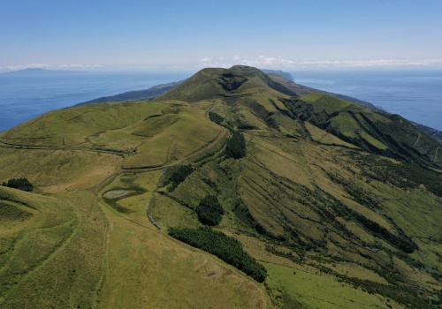 Podwodny gigant o krok od erupcji: Niezwykłe odkrycie na Azorach zmienia naszą wiedzę o wulkanach