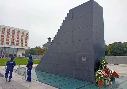 Zmieniona nazwa pomnika smoleńskiego. Ktoś zakpił z ofiar