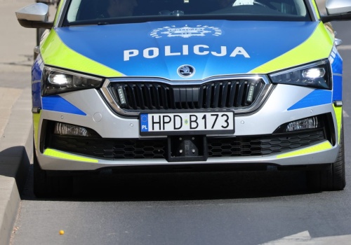 19-latek pędził BMW przez Rogoźnicę. Prawo jazdy miał od 7 miesięcy, już je stracił