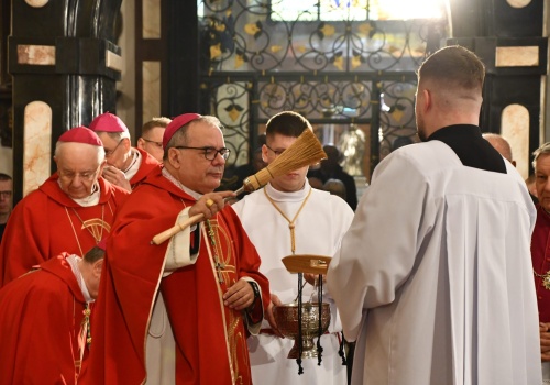 Abp Filipazzi w Gnieźnie: jesteśmy posłani, aby nieść światu Ewangelię, a nie nasze podziały