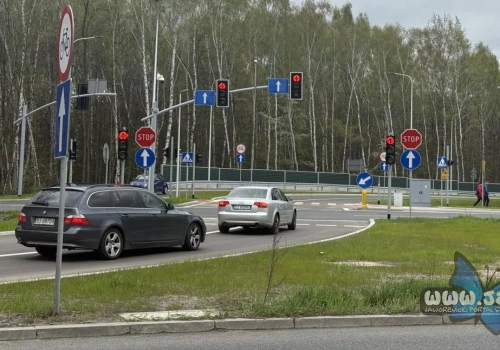 Jakub Dąbek o kryminalnych zagadkach nowej drogi. Czy kameralizacja Szczakowskiej to „pułapka” na kierowców?