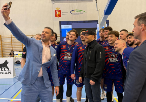 Nawrocki na trybunach i wielkie emocje na Bielanach! Koszykarski turniej rozgrzewa Warszawę