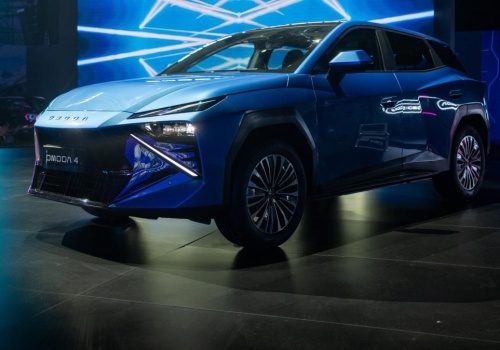 Omoda 4 to przepis na hit. Świetny wygląd, wybór napędów i przystępna cena