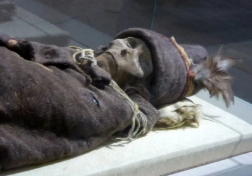 Myśleli, że to martwy alpinista. Okazało się, że ciało leżało w lodzie ponad 5000 lat