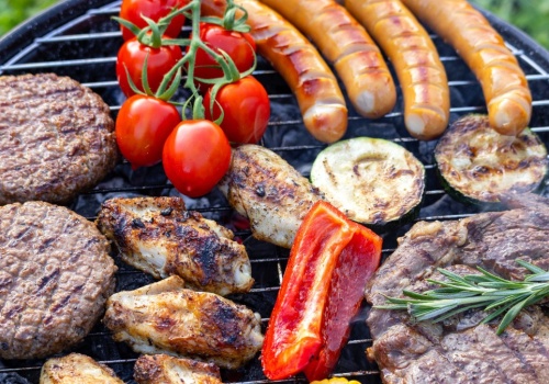 Grillowanie może być zdrowsze. Proste sposoby od dietetyczki i grillmastera