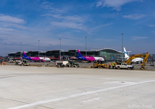 Rozbudowa lotniska we Wrocławiu w kluczowej fazie (zdjęcia)