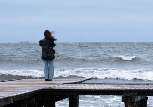 IMGW ostrzega: przymrozki i silny wiatr na Pomorzu